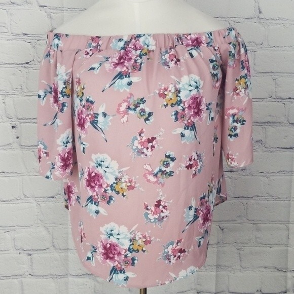 Pink Rose off the shoulder floral print top. Size XS - Picture 1 of 7